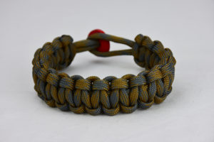 desert foliage camouflage paracord bracelet unity band with red button in back, picture of a desert foliage paracord bracelet unity band with red button fastener in the back
