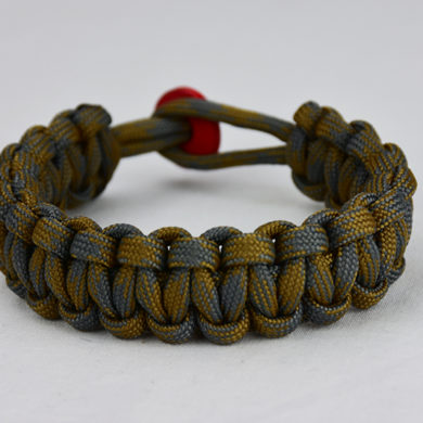 desert foliage camouflage paracord bracelet unity band with red button in back, picture of a desert foliage paracord bracelet unity band with red button fastener in the back