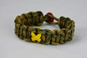 multicam camouflage military support paracord bracelet unity band with red button back, picture of a multicam camouflage military support paracord bracelet with red button fastener in the back on a white background