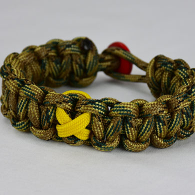 multicam camouflage military support paracord bracelet unity band with red button back, picture of a multicam camouflage military support paracord bracelet with red button fastener in the back on a white background