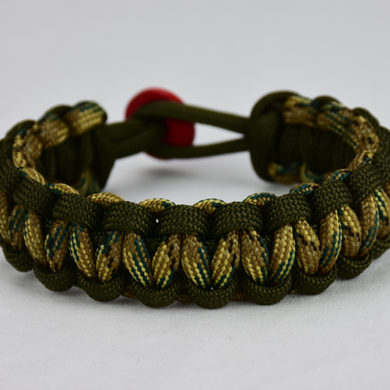 od green od green mulitcam camouflage paracord bracelet unity band with red button in the back, picture of an od green od green mulitcam camouflage paracord bracelet unity band with red button fastener in the back on a white background